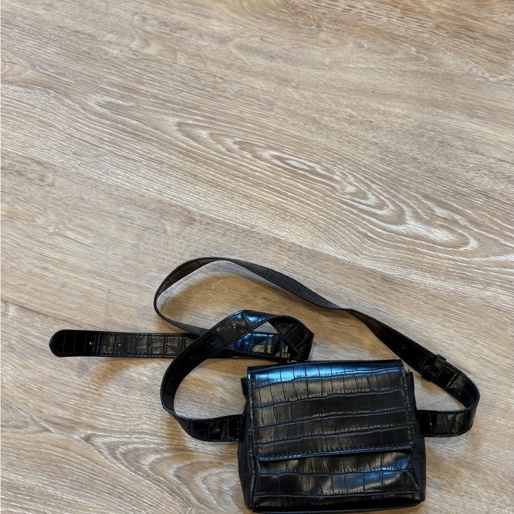 Black Crocodile-Embossed Men's Crossbody Bag